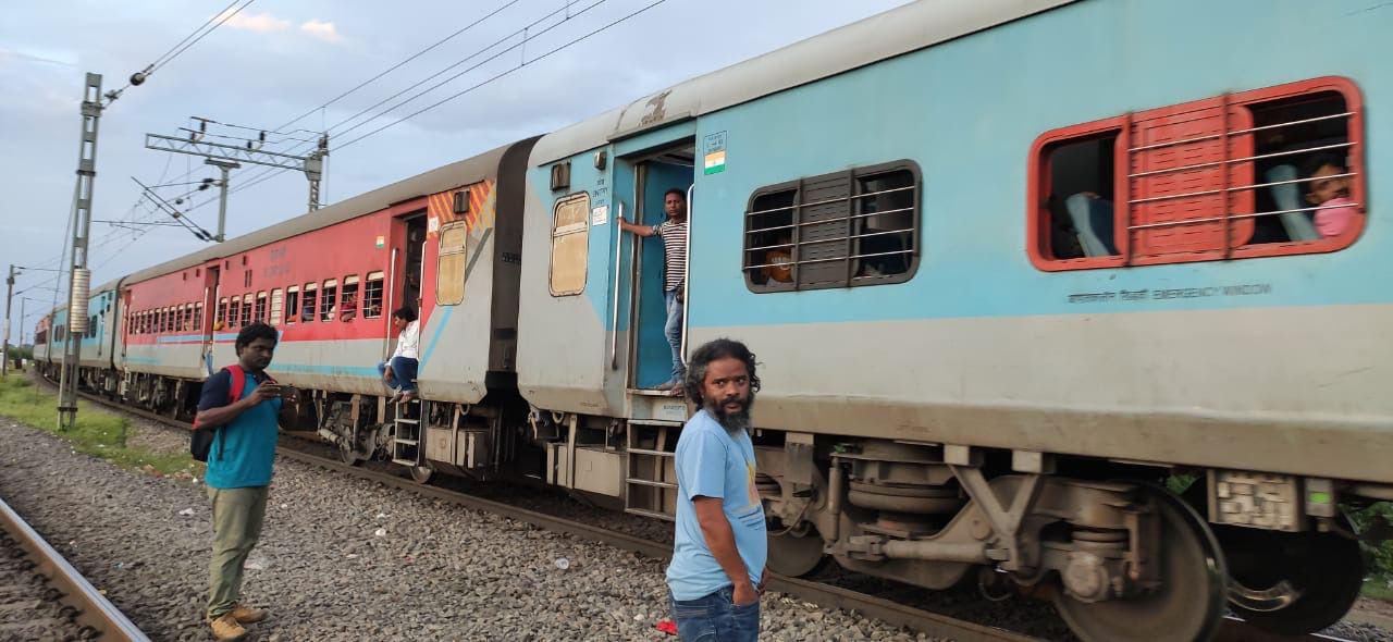 Camp Sasi in Chivaraku Migiledhi